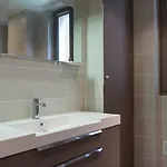 17 In Lively Village Style Poncelet District Appartement *