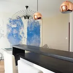 Appartement 17 In Lively Village Style Poncelet District *