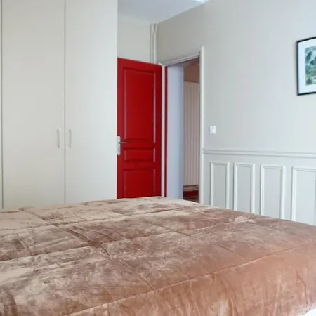 17 In Lively Village Style Poncelet District * Paris