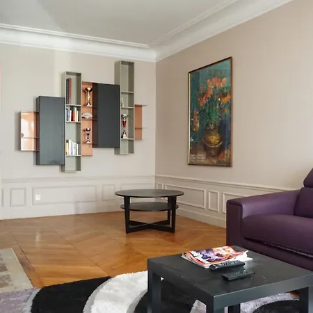 Appartement 17 In Lively Village Style Poncelet District Paris