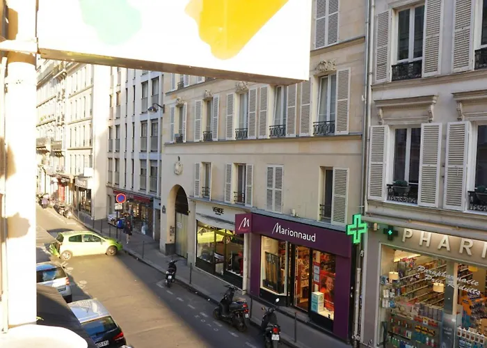 17 In Lively Village Style Poncelet District