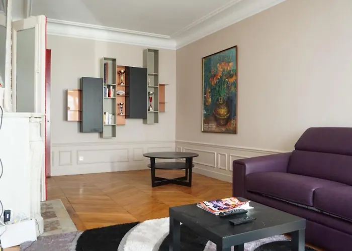 아파트 17 In Lively Village Style Poncelet District 파리