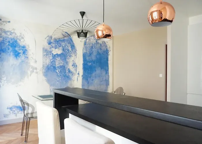 아파트 17 In Lively Village Style Poncelet District *