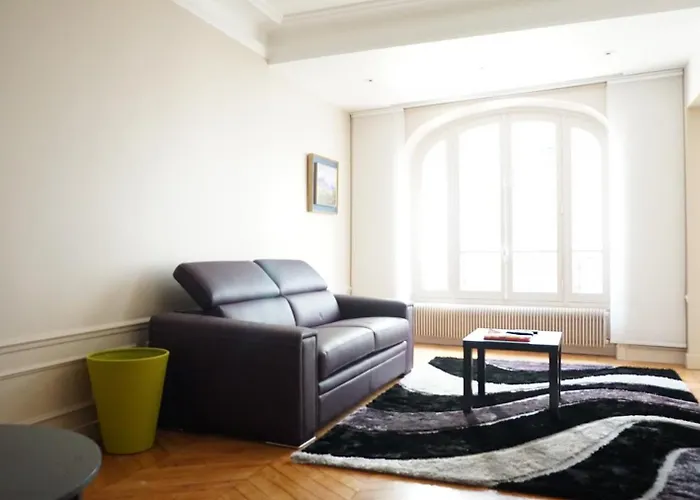 아파트 17 In Lively Village Style Poncelet District