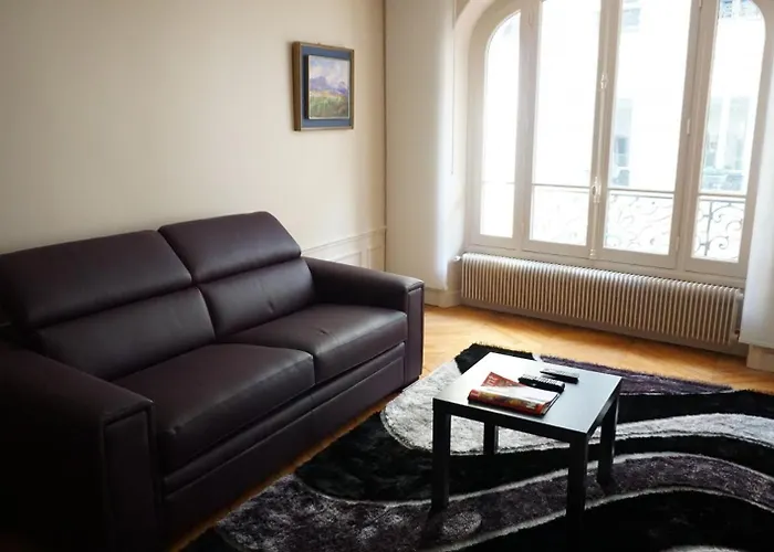 아파트 17 In Lively Village Style Poncelet District 파리