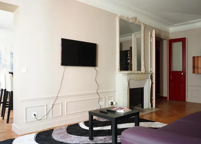 17 In Lively Village Style Poncelet District